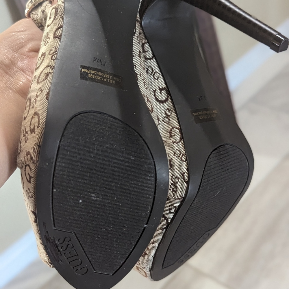 GUESS High heels Beautiful NEW size 7.5 runs small like 7 - Picture 5 of 8